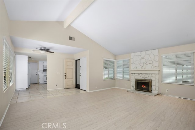 2155 Barclay Court, Santa Ana CA: https://media.crmls.org/medias/e14ae242-e0b4-4475-a32a-bd804377386d.jpg