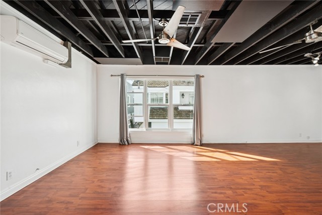 Detail Gallery Image 4 of 21 For 305 Marine, Newport Beach,  CA 92662 - 2 Beds | 1 Baths