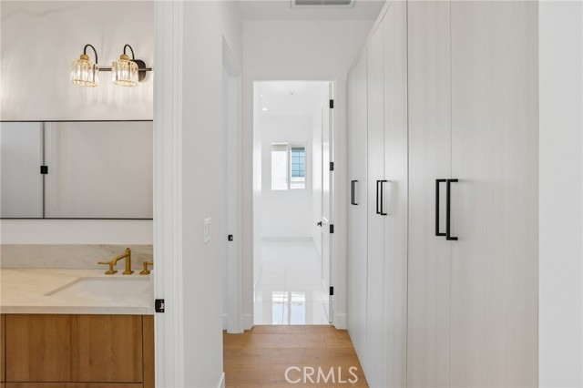 2019 Huntington Lane, B photo 43