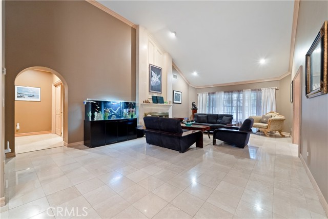 6011 Paseo La Vista, Woodland Hills CA: https://media.crmls.org/medias/e14d037b-a349-4c33-a8b1-46099d564879.jpg