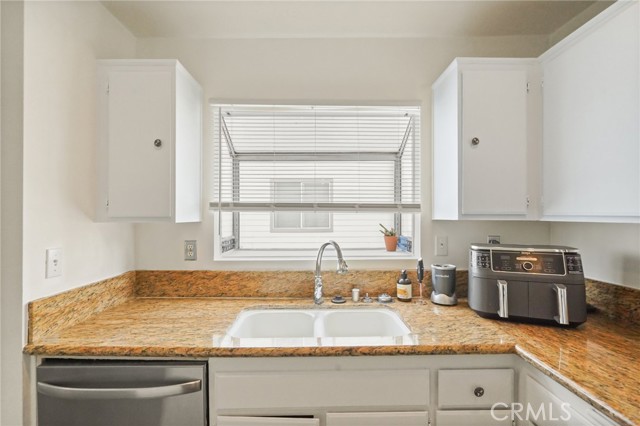 Detail Gallery Image 17 of 50 For 11150 Glenoaks Bld #18,  Pacoima,  CA 91331 - 2 Beds | 2 Baths