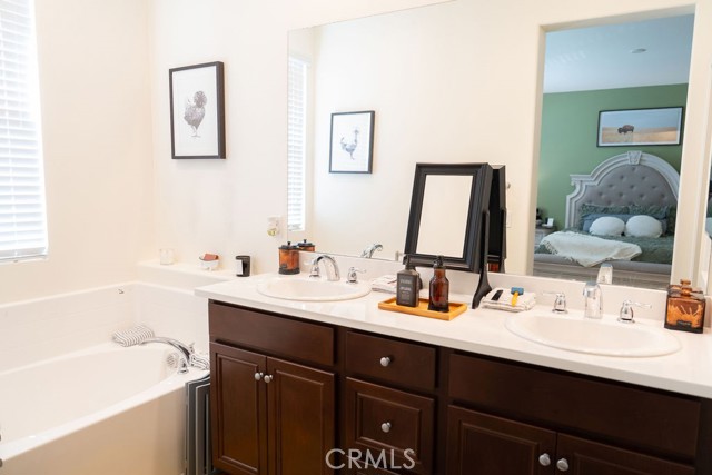 40438 Calle Real, Murrieta CA: https://media.crmls.org/medias/e14dca7e-045b-43f8-a8de-f8792bec7a3a.jpg