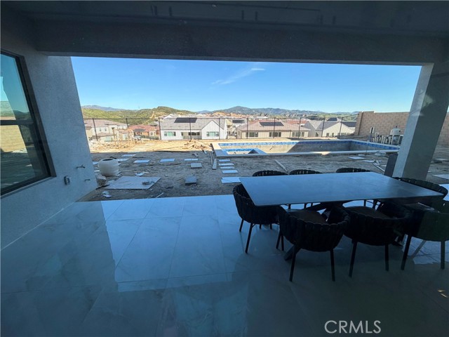 Detail Gallery Image 5 of 34 For 24217 N Corte Profundo, Valencia,  CA 91354 - 5 Beds | 5/1 Baths