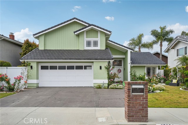 Detail Gallery Image 2 of 40 For 17675 Rainglen, Huntington Beach,  CA 92649 - 3 Beds | 2/1 Baths