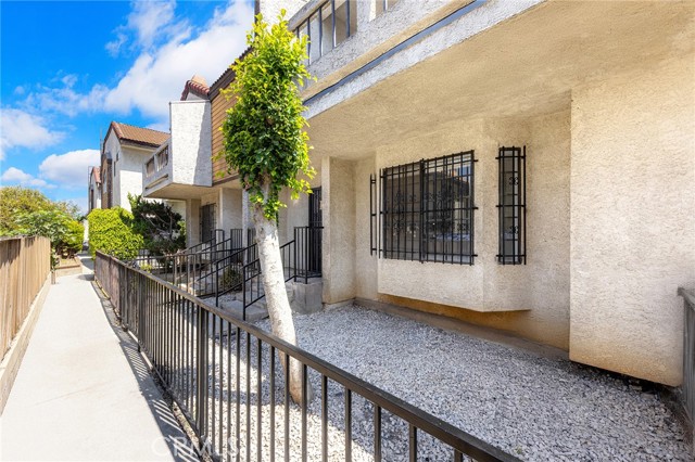 321 N Lincoln Avenue, Monterey Park CA: https://media.crmls.org/medias/e14e8f9b-9d53-4ce2-88c0-a7c49b7e2225.jpg