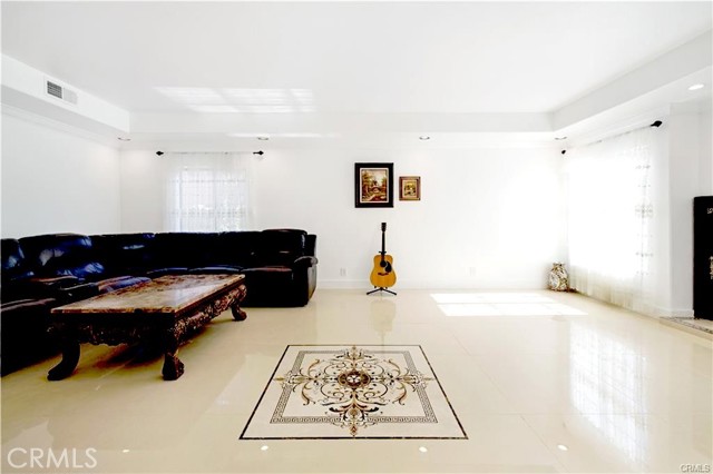 22329 Plummer Street, Chatsworth CA: https://media.crmls.org/medias/e14e9954-6609-4334-a6b1-c094db6e864d.jpg