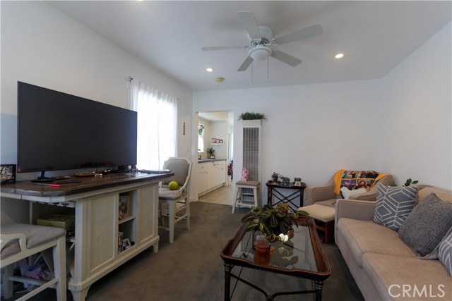 926 Newport Avenue, Long Beach CA: https://media.crmls.org/medias/e14ef274-7beb-45cd-ac3c-fb116e15e3bd.jpg