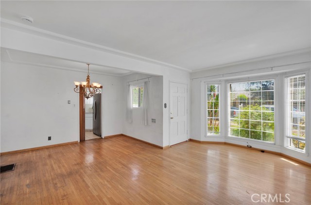 10125 Annetta Ave., South Gate CA: https://media.crmls.org/medias/e14f044d-ad1f-4b76-b196-0728070ad095.jpg