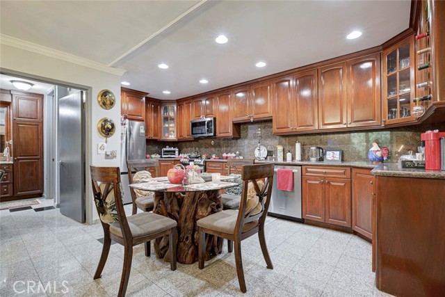 Detail Gallery Image 12 of 35 For 1401 Valley View #206,  Glendale,  CA 91202 - 2 Beds | 2 Baths