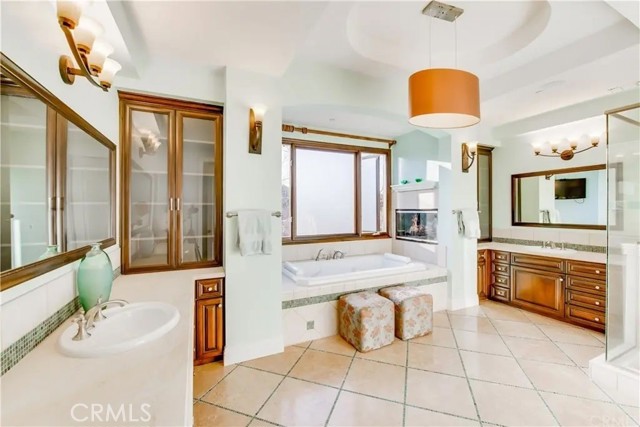 Detail Gallery Image 31 of 67 For 5230 Quakertown Ave, Woodland Hills,  CA 91364 - 5 Beds | 5 Baths