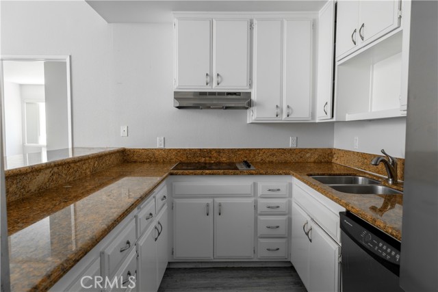 210 The Village, Redondo Beach, California 90277, 2 Bedrooms Bedrooms, 0 ,2 BathroomsBathrooms,Residential,For Sale,The Village,0,DW26180621