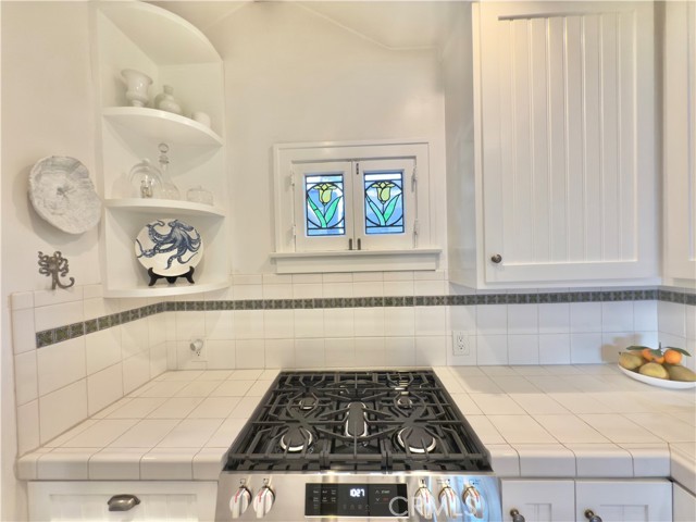 Detail Gallery Image 10 of 38 For 162 Sunset Terrace, Laguna Beach,  CA 92651 - 4 Beds | 2 Baths