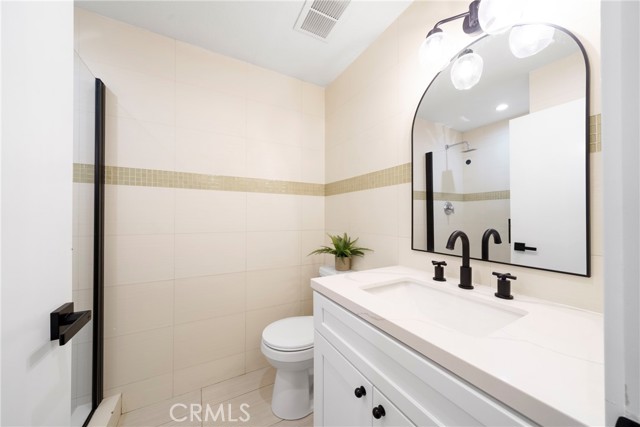 957 S Gramercy Drive, Los Angeles CA: https://media.crmls.org/medias/e1509b8c-3998-4e27-807c-439a9be33e66.jpg