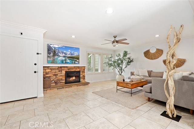 14 Black Oak, Irvine CA: https://media.crmls.org/medias/e150a92b-b8a0-4c54-a6a7-685398fbd9ad.jpg
