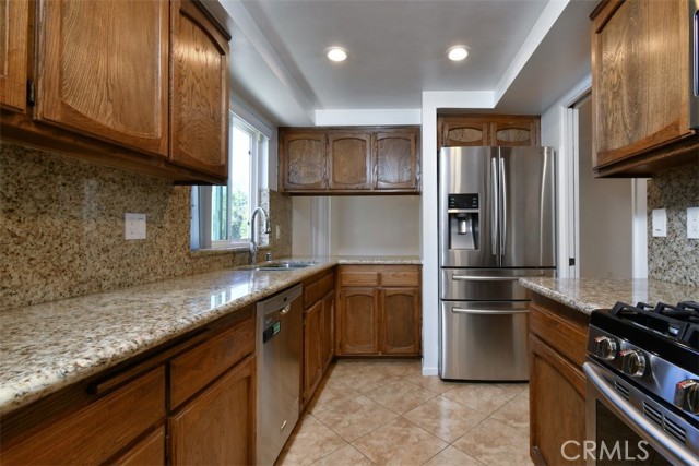 Detail Gallery Image 16 of 32 For 7240 Shirley #101,  Reseda,  CA 91335 - 3 Beds | 3 Baths