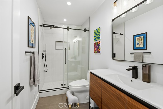 Detail Gallery Image 20 of 36 For 22637 Erwin St, Woodland Hills,  CA 91367 - 6 Beds | 5/1 Baths