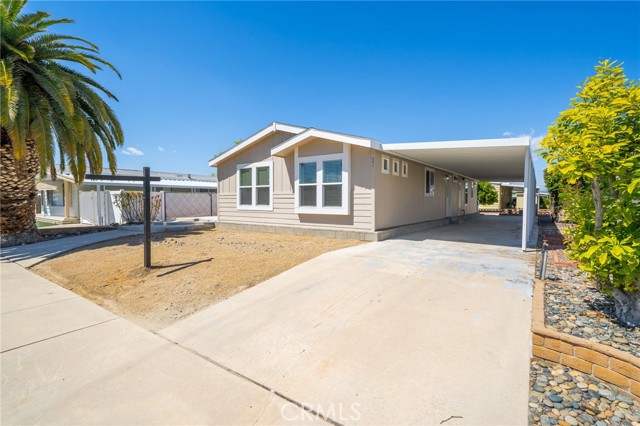 Detail Gallery Image 3 of 44 For 1062 Camino Del Rancho, Hemet,  CA 92543 - 3 Beds | 2 Baths