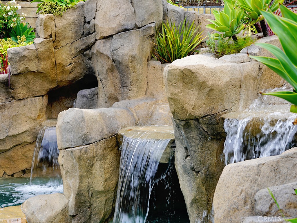 https://media.crmls.org/medias/e1516a02-c1ca-4fe7-9102-5ed974c0e775.jpg?preset=X-Large