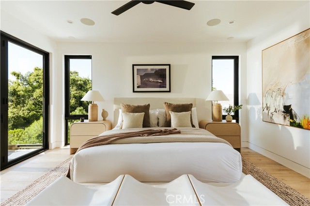 Detail Gallery Image 13 of 24 For 2321 Mesa Dr, Newport Beach,  CA 92660 - 5 Beds | 4/1 Baths