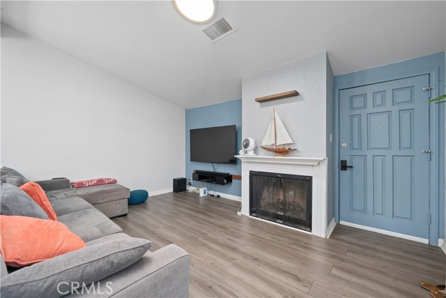 Detail Gallery Image 5 of 34 For 931 N Holly St, Anaheim,  CA 92801 - 4 Beds | 3 Baths