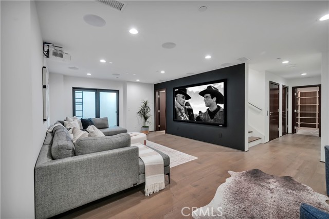 332 Avenue E, Redondo Beach, California 90277, 5 Bedrooms Bedrooms, ,6 BathroomsBathrooms,Residential,For Sale,Avenue E,SB26070979
