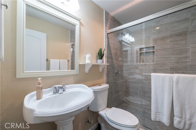 Detail Gallery Image 16 of 27 For 40177 Lakeview, Big Bear Lake,  CA 92315 - 3 Beds | 2 Baths