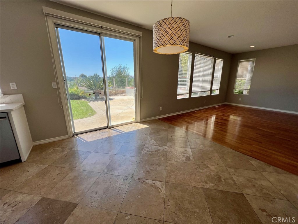 MLS #OC25273280 image #9