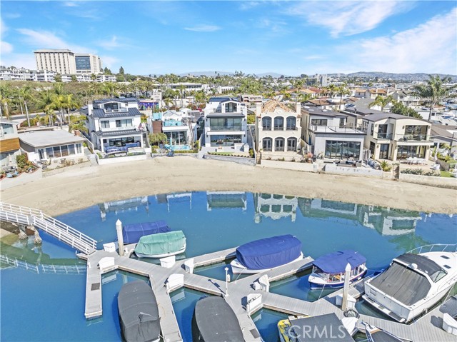 20 Balboa Coves, Newport Beach CA: https://media.crmls.org/medias/e1563926-bb40-4d40-bdee-0b8a21ddbd97.jpg