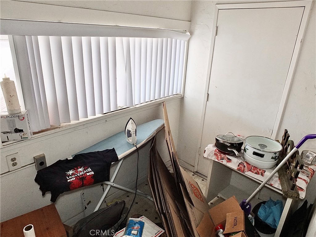 https://media.crmls.org/medias/e1572d9d-14d2-41be-9385-f6b3c299f038.jpg?preset=X-Large