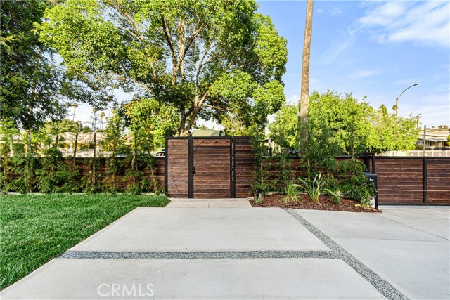 229 S Kingsley Drive, Los Angeles CA: https://media.crmls.org/medias/e157cbf1-a00d-4f02-aa2b-876b94b48b2e.jpg