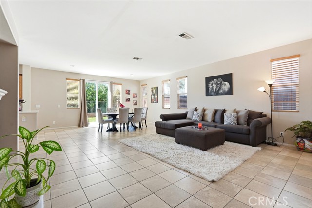 Detail Gallery Image 5 of 26 For 1923 Brockstone Dr, Perris,  CA 92571 - 4 Beds | 2/1 Baths