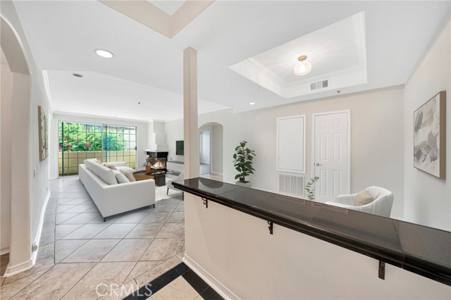 Detail Gallery Image 3 of 23 For 10824 Bloomfield St #108,  Toluca Lake,  CA 91602 - 2 Beds | 2 Baths