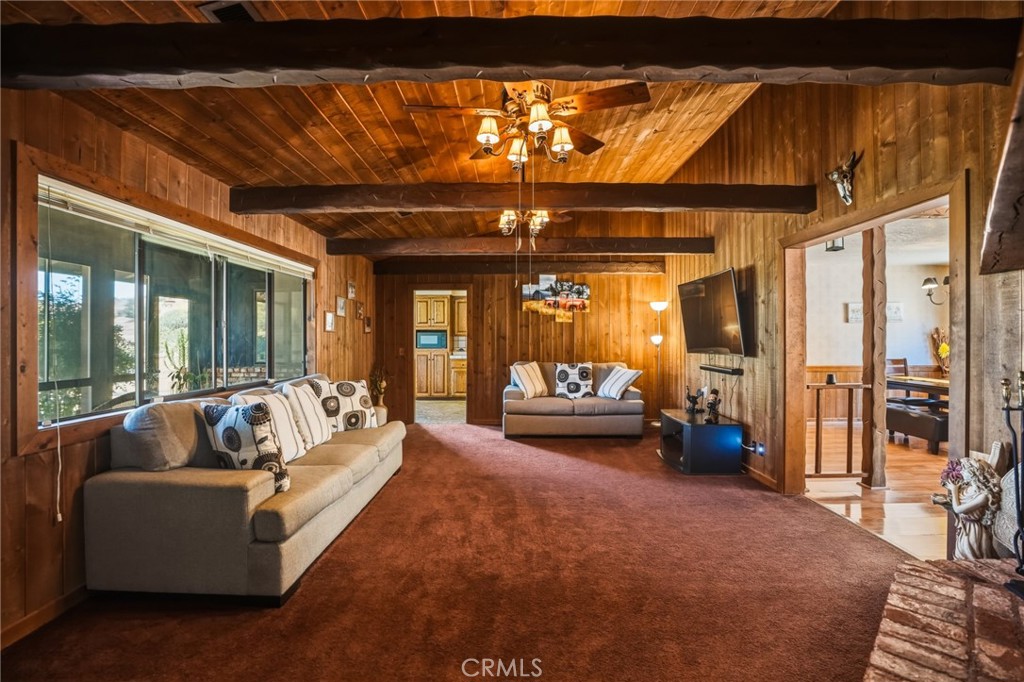https://media.crmls.org/medias/e1588a49-1090-4880-90eb-ecdda24a9df8.jpg?preset=X-Large