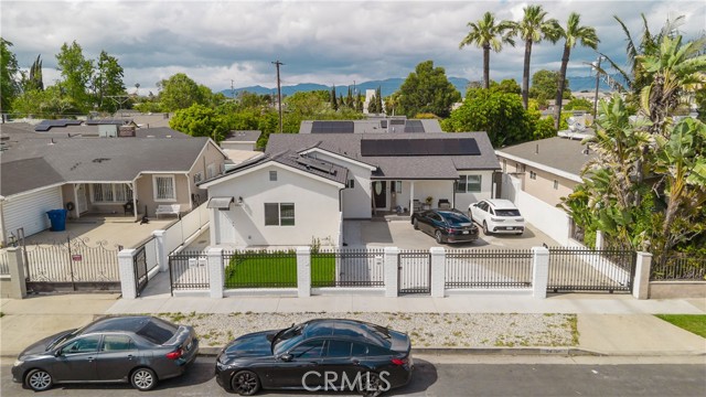 Detail Gallery Image 2 of 51 For 14159 Gault St, Van Nuys,  CA 91405 - 3 Beds | 2 Baths