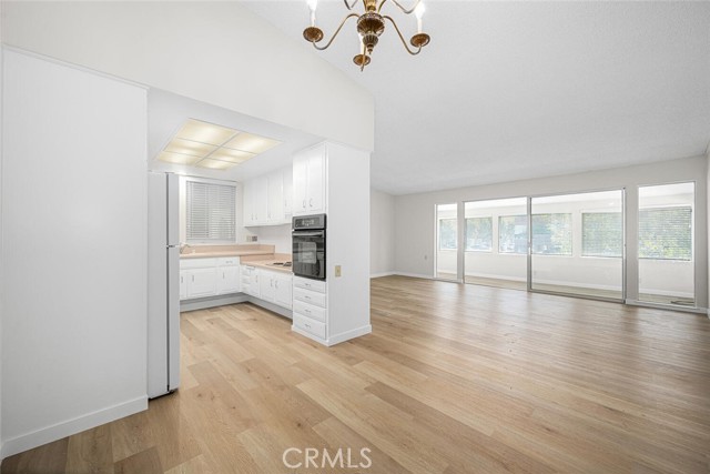 1930 St John Road, Seal Beach CA: https://media.crmls.org/medias/e159b454-ef8c-467e-a61c-d0339815121b.jpg