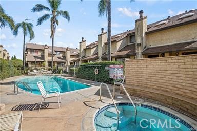 Detail Gallery Image 3 of 4 For 9625 Sylmar Ave #1,  Panorama City,  CA 91402 - 3 Beds | 1/1 Baths