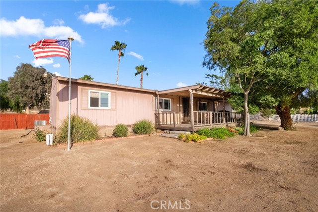 22910 Olivas Avenue, Nuevo CA: https://media.crmls.org/medias/e15c1d64-8e27-453e-9427-d9f5c41e2890.jpg