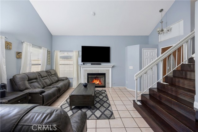 Detail Gallery Image 3 of 31 For 11798 Rustic, Fontana,  CA 92337 - 3 Beds | 2/1 Baths