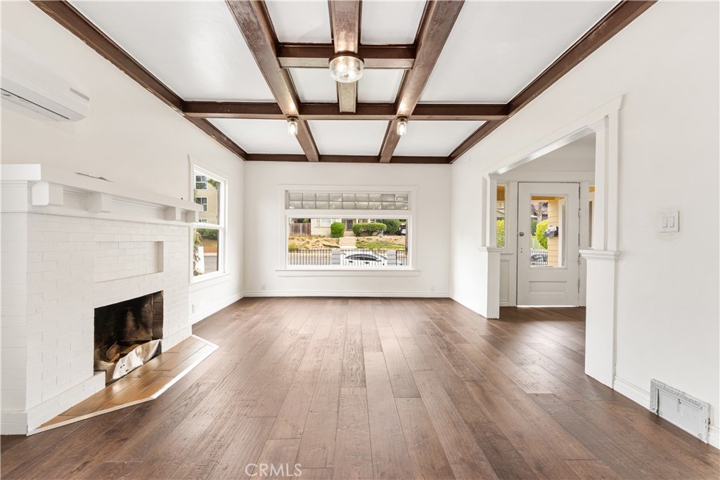 MLS #OC25097887 img 2