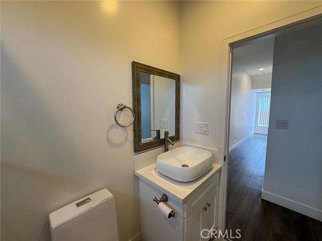 1737 1/2 Magnolia Avenue, Los Angeles CA: https://media.crmls.org/medias/e15e5f68-99de-4d60-bcb8-ef7278cb77f0.jpg
