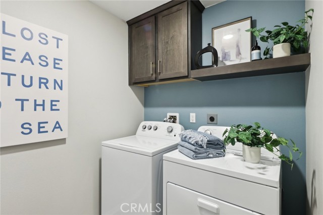 15513 April Dawn Way, Fontana CA: https://media.crmls.org/medias/e15e7c74-596a-45c1-9485-cc40af94b4c9.jpg