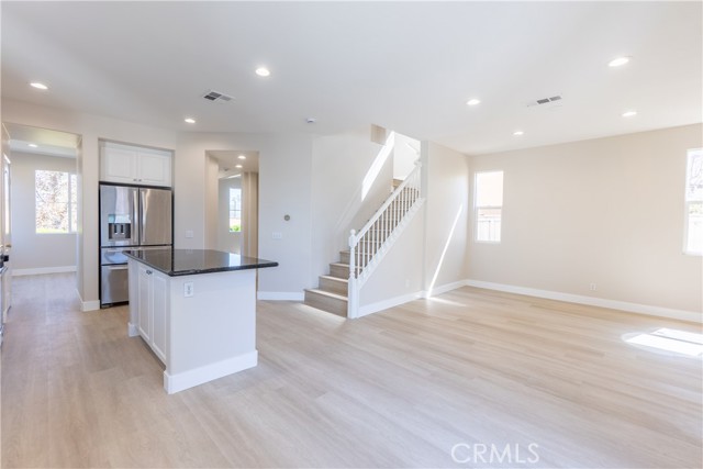 Detail Gallery Image 12 of 38 For 165 Kensington Park, Irvine,  CA 92606 - 4 Beds | 3/1 Baths