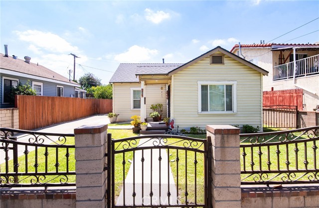 Front Image Thumbnail for CRDW26136376