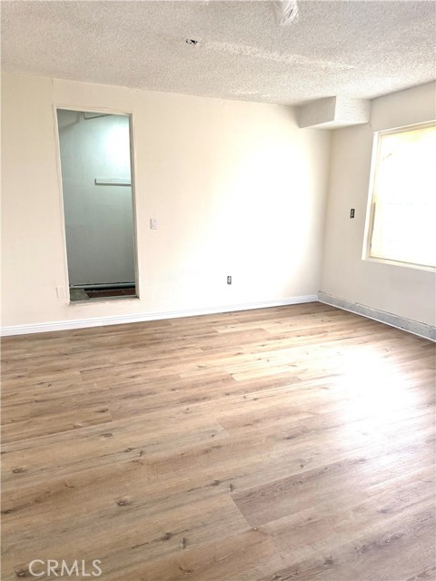 Detail Gallery Image 3 of 6 For 663 Eston Pl #B,  Lancaster,  CA 93535 - 1 Beds | 2 Baths