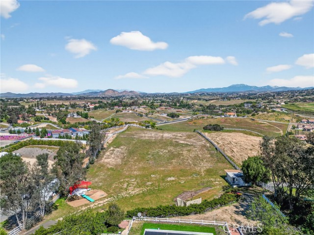 Detail Gallery Image 10 of 73 For 36020 Valencia Way, Temecula,  CA 92592 - 4 Beds | 3 Baths