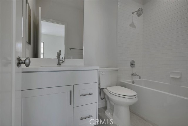 228 Birdseye, Irvine CA: https://media.crmls.org/medias/e1639c76-3694-476d-a76c-4d974d493055.jpg