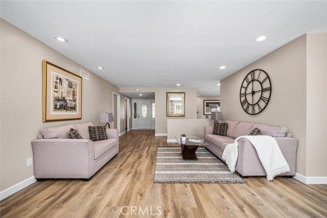 Detail Gallery Image 8 of 74 For 11348 Barbi Ln, Los Alamitos,  CA 90720 - 4 Beds | 2/1 Baths