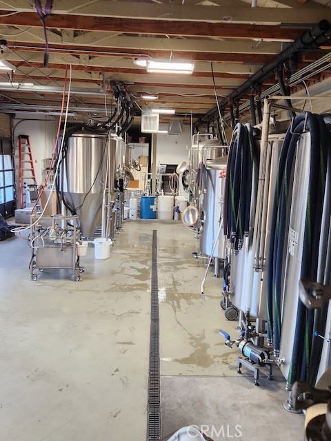 585 E Thompson Boulevard, Ventura CA: https://media.crmls.org/medias/e165946d-f138-41f6-95f1-480dfce1f3e8.jpg