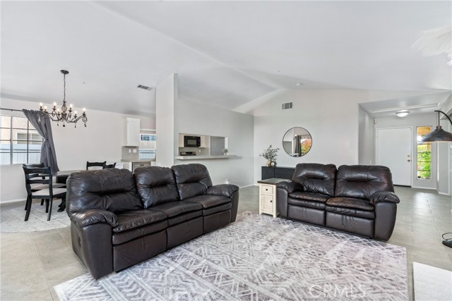 Detail Gallery Image 3 of 24 For 7905 Valencia Ct, Highland,  CA 92346 - 3 Beds | 2 Baths