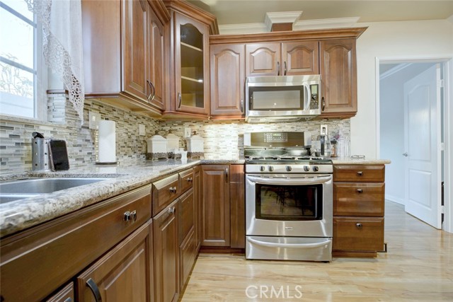 Detail Gallery Image 12 of 33 For 10624 Mcclemont Ave, Tujunga,  CA 91042 - 3 Beds | 3 Baths